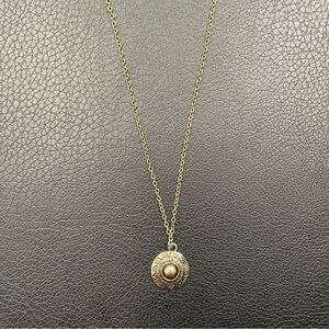 Elegant Gold Pendant Necklace